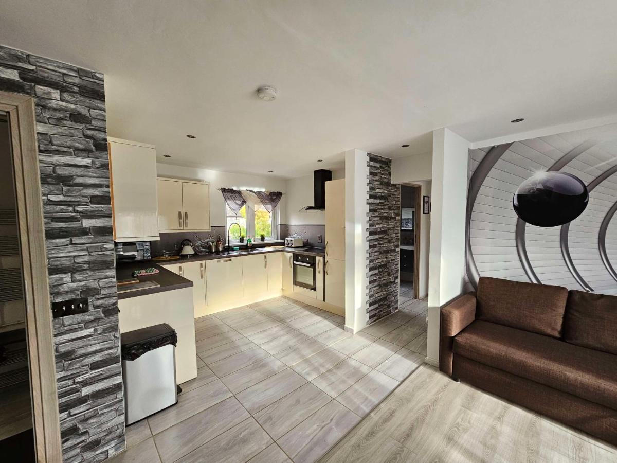 Apartament Modern Urban Haven: Stylish Getaway Lisburn Zewnętrze zdjęcie